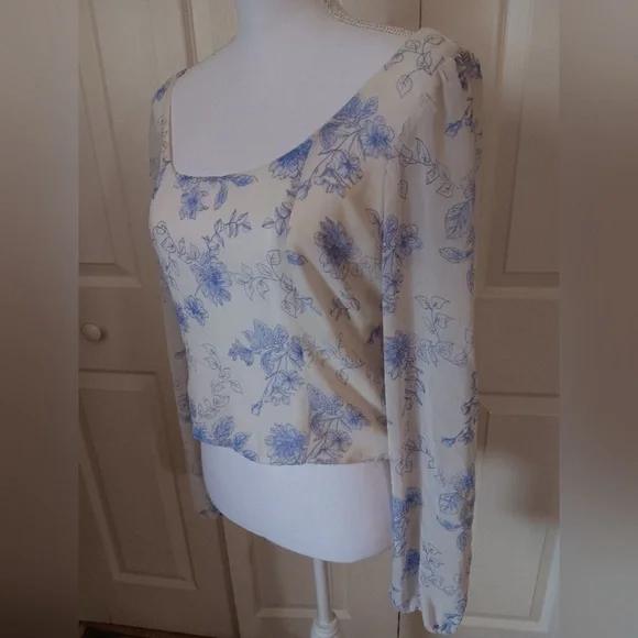 🔥 Closet Sale! House of Harlow 1960 Blue Floral Blouse - Picture 4 of 8